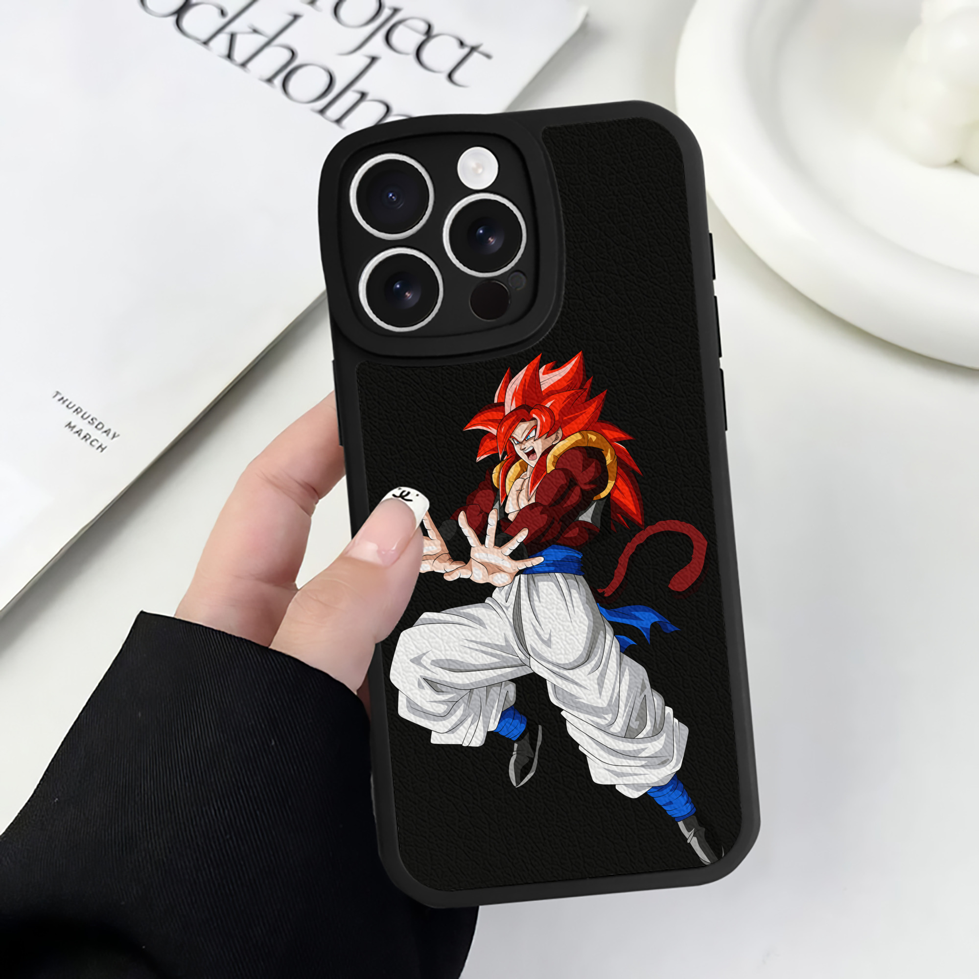 （画像用） ドラゴンボール 孫悟空（そん ごくう）Son Goku カカロット DRAGON BALL Kakarotto 【iPhone 16シリーズ対応】シリコンスマホケース（レザー調） 材質：シリコン
